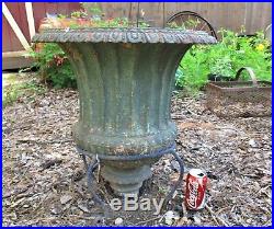 ANTIQUE VICTORIAN USA HOME HUGE CAST IRON GARDEN URN with METAL PLANT STAND BASE