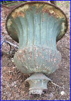 ANTIQUE VICTORIAN USA HOME HUGE CAST IRON GARDEN URN with METAL PLANT STAND BASE