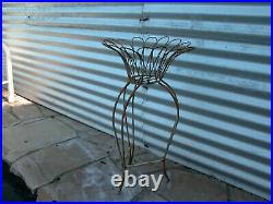 Daisy shaped metal wire plant stand, Vintage